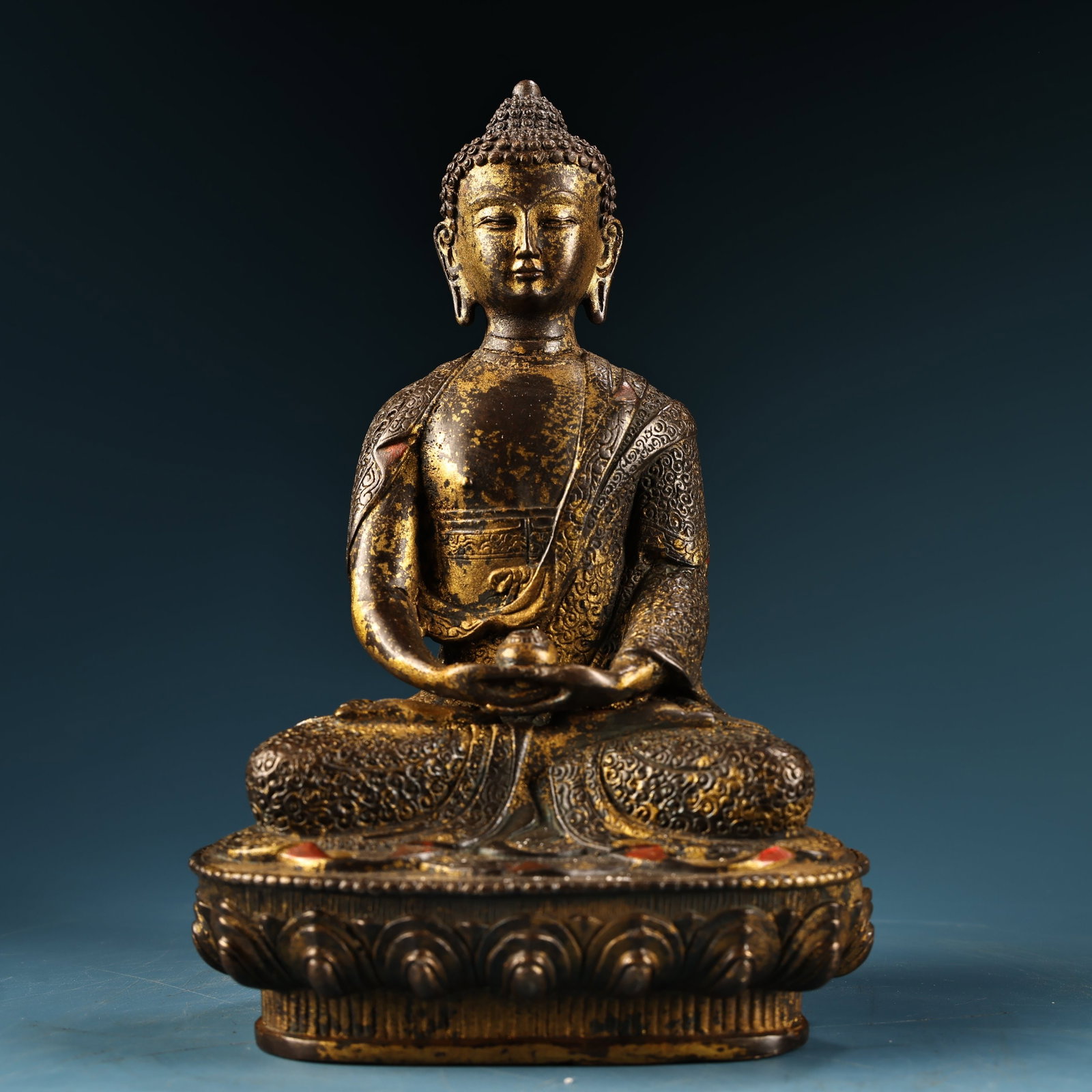 A Solemn Gilt Bronze Statue of Amitayus: A Solemn Gilt Bronze Statue of Amitayus,Qing Dynasty, China,Size:7.9inx4.7in,Weight:680g铜鎏金无量寿佛像,中国清代,Size:20cmx12cm