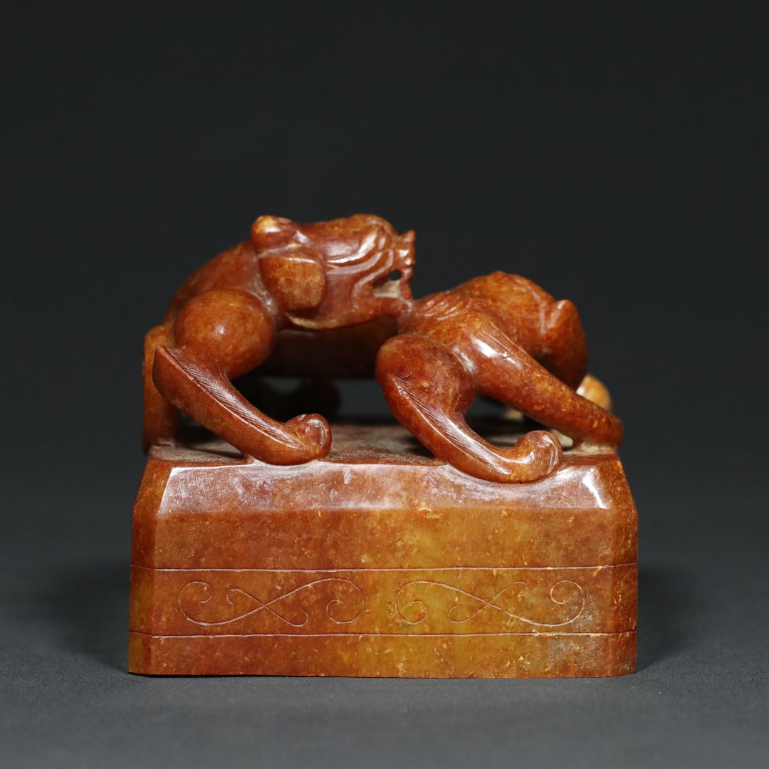 An Exquisite White Jade Dragon Pattern Seal: An Exquisite White Jade Dragon Pattern Seal,Han Dynasty,China,Size:3.1inx3.6inx3.5in,Weight:983.6g白玉龙纹印章,中国汉代,Size:7.8cmx9.1cmx8.8