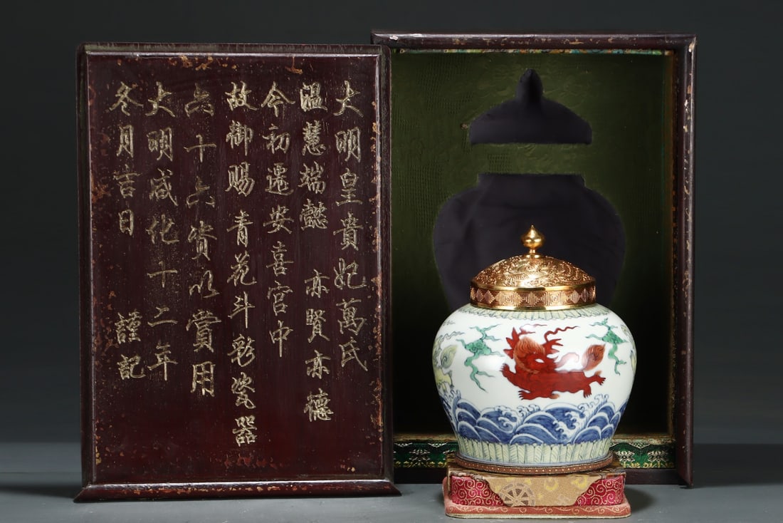 An Exquisite Doucai Auspicious Beast Pattern Seawater Pattern Jar: An Exquisite Doucai Auspicious Beast Pattern Seawater Pattern Jar Ming Dynasty, China Chenghua Six-character Mark Size:7inx6.1in斗彩海兽纹盖罐 中国