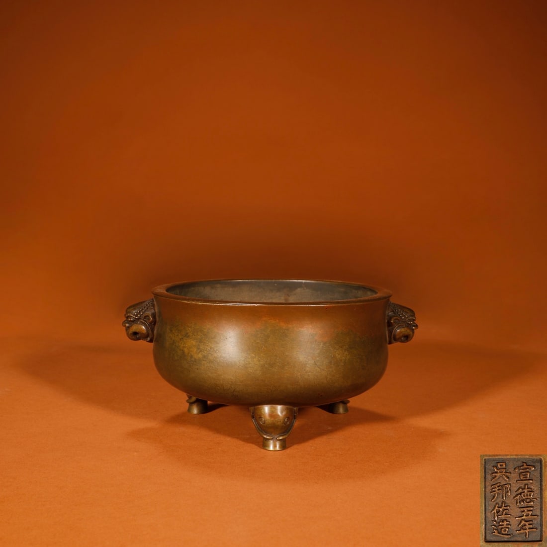 An Exquisite Bronze Lion-Ears Tripod Censer: An Exquisite Bronze Lion-Ears Tripod Censer,Ming Dynasty,China,Xuande Mark,Size:3.4inx6.1inx7.5in,Weight:1850g铜狮耳三足香炉,中国明代,