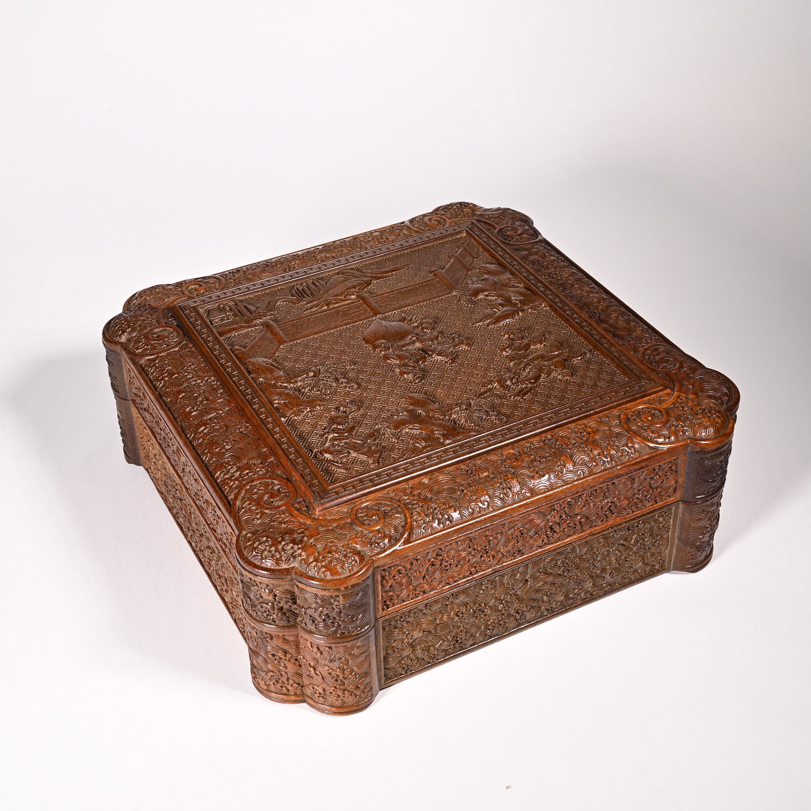 An Exquisite Boxwood Seawater and Figure Pattern Box with Cover: An Exquisite Boxwood Seawater and Figure Pattern Box with Cover,Qing Dynasty, China,Qianlong Four-character Mark,Size:9.8inx7.2in,Weight:1350g黄杨木海水人物&#
