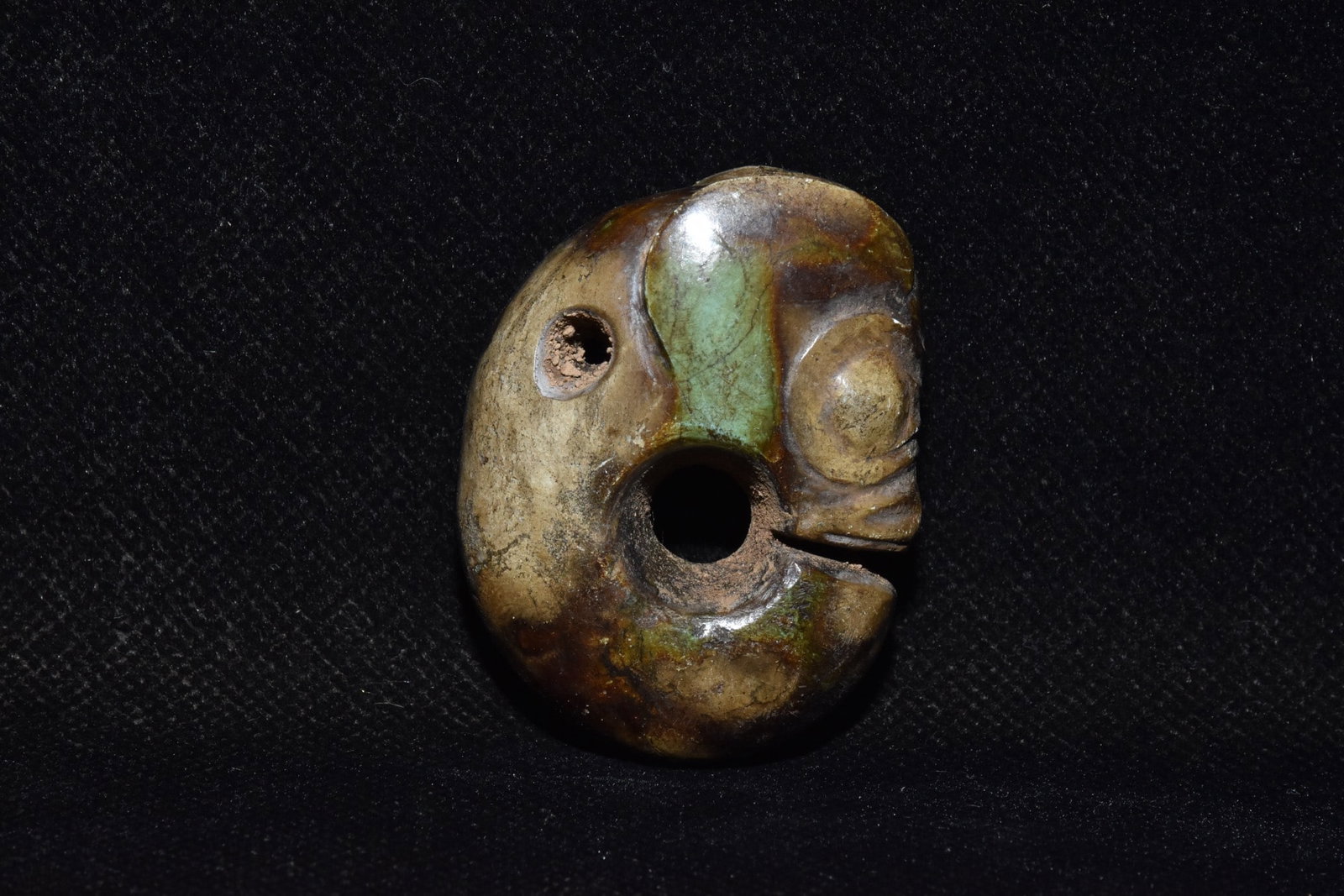 An Exquisite Turquoise Pig-Dragon Pendant: An Exquisite Turquoise Pig-Dragon Pendant,Hongshan Culture,Size:1.7inx2.3in,Weight:40g绿松石猪龙挂件，红山文化，Size:4.2cm