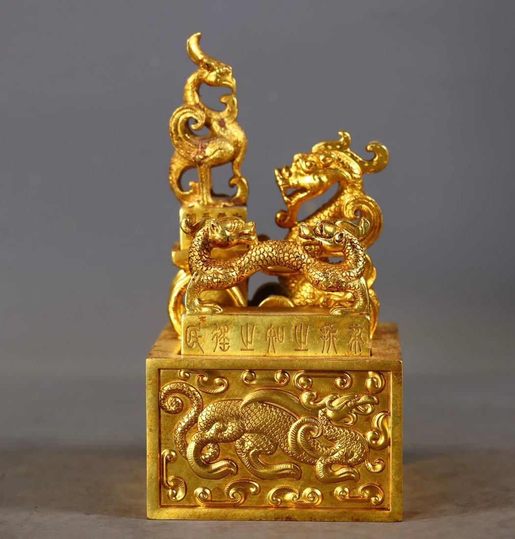 A Set of Fine Gilt Bronze Dragon and Phoenix Pattern Seals: A Set of Fine Gilt Bronze Dragon and Phoenix Pattern Seals,Qing Dynasty,China,Size:5.9inx3.1in,Weight:3167g一套铜鎏金龙凤纹印章,中
