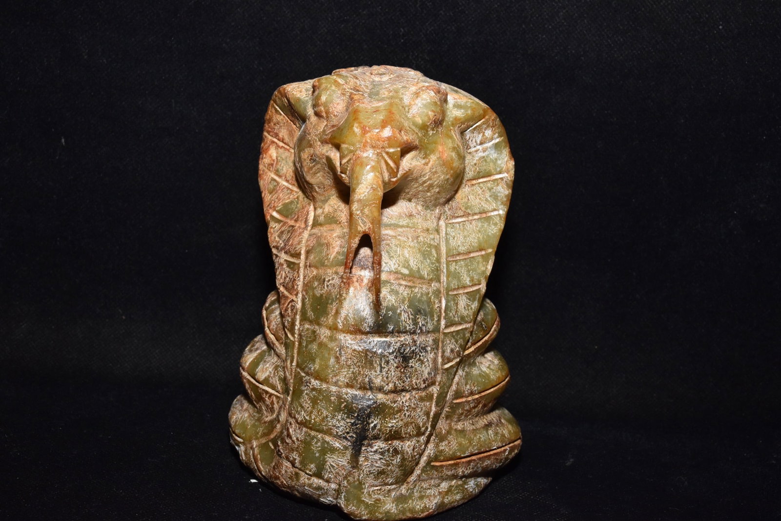 An Exquisite White Jade Snake Ornament: An Exquisite White Jade Snake Ornament,Hongshan