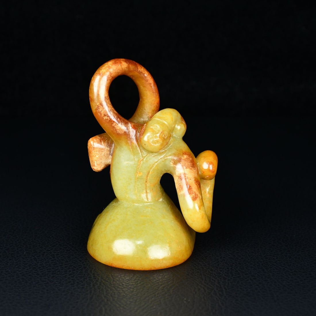An Exquisite White Jade Figure Ornament: An Exquisite White Jade Figure Ornament,Qing Dynasty, China,Size:3.5inx2.2in,Weight:179g白玉人物摆件,中国清代,Size:9cmx5.5cm,Weight:179g