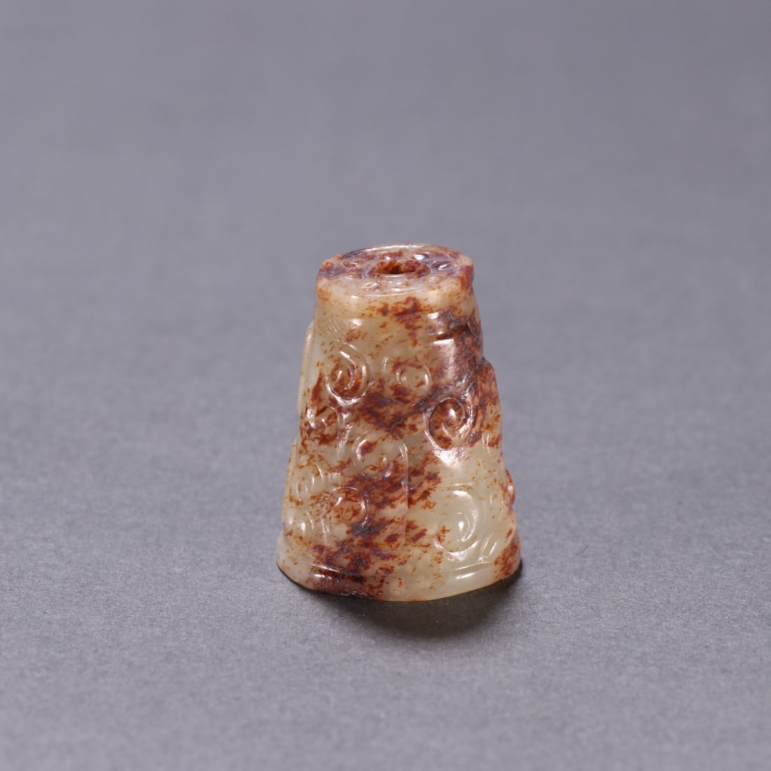 An Exquisite Archaic Jade Ruyi Pattern Pendant: An Exquisite Archaic Jade Ruyi Pattern Pendant,Han Dynasty,China,Size:1.2inx0.9in,Weight:27.7g高古玉如意纹挂件,中国汉代,Size:3.1