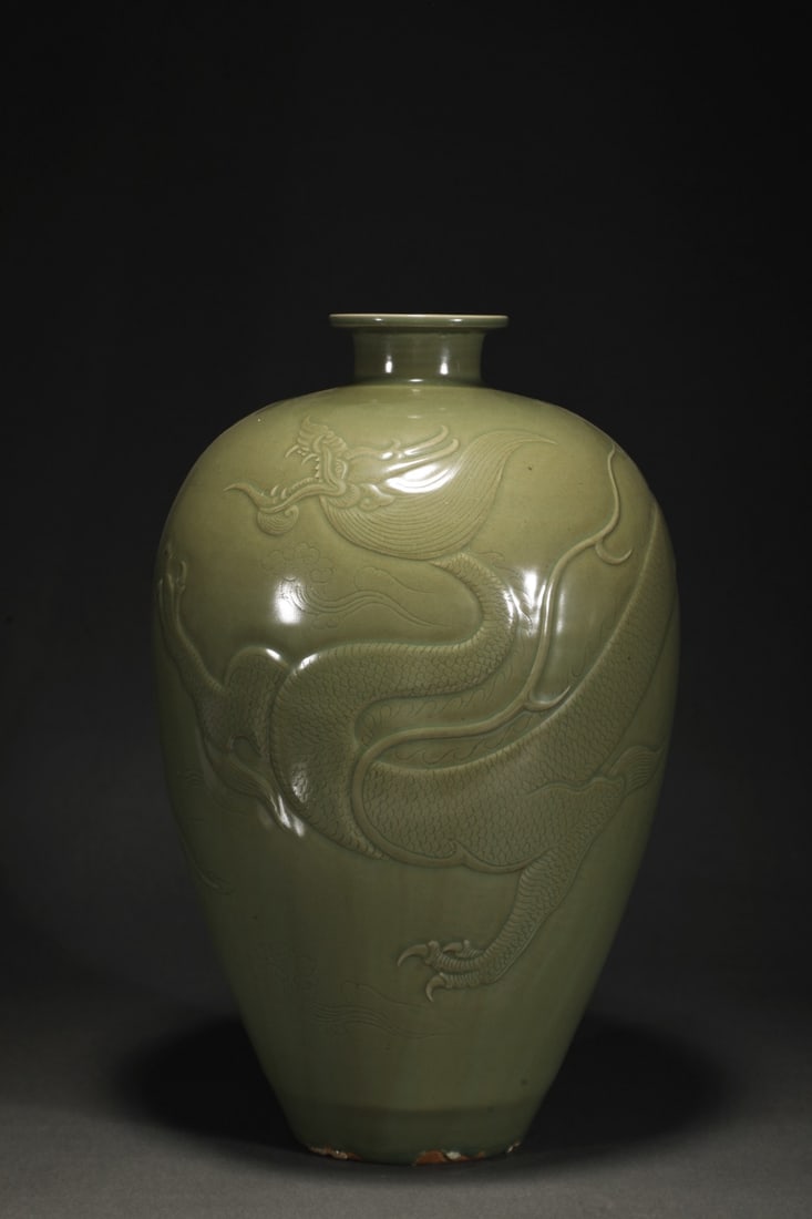 An Exquisite Yue yao Celadon Dragon Pattern Vase: An Exquisite Yue yao Celadon Dragon Pattern Vase Tang Dynasty, China Size:14.2inx8.5in越窑秘色青磁高浮雕龙纹梅瓶