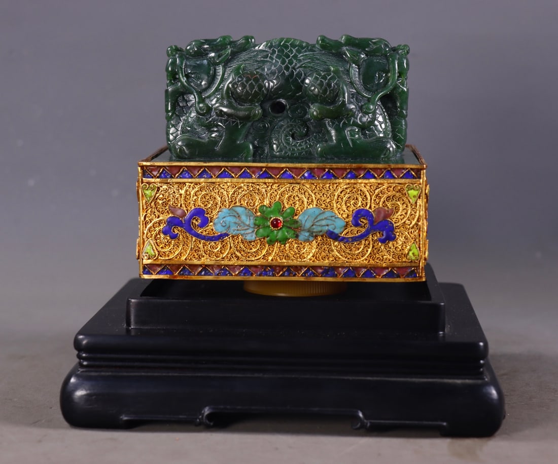 An Exquisite Jasper Cover with Gold Dragon-Shaped Seal: An Exquisite Jasper Cover with Gold Dragon-Shaped Seal,Qing