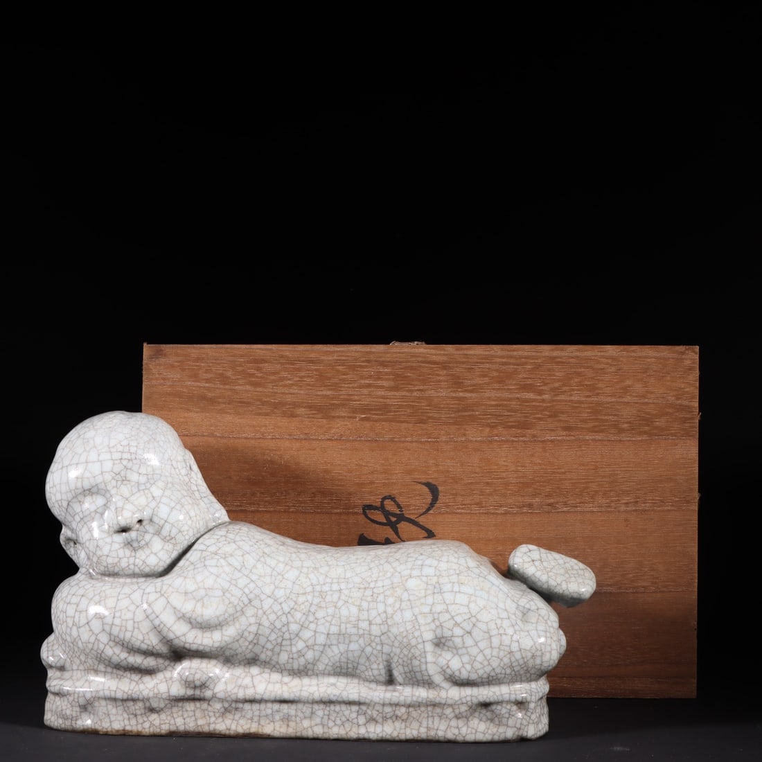 An Exquisite Guan yao Figure-Shaped Pillow: An Exquisite Guan yao Figure-Shaped Pillow Song Dynasty, China Size:6.3inx11.4in官窑月白釉娃娃枕 中国宋代 Size:16cmx29cm