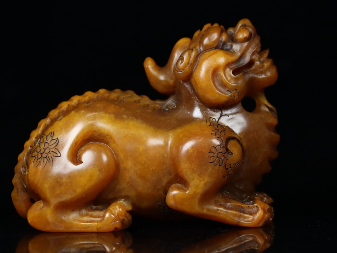 An Exquisite Tianhuang Stone Auspicious Beast Hand Piece (1 of 9)