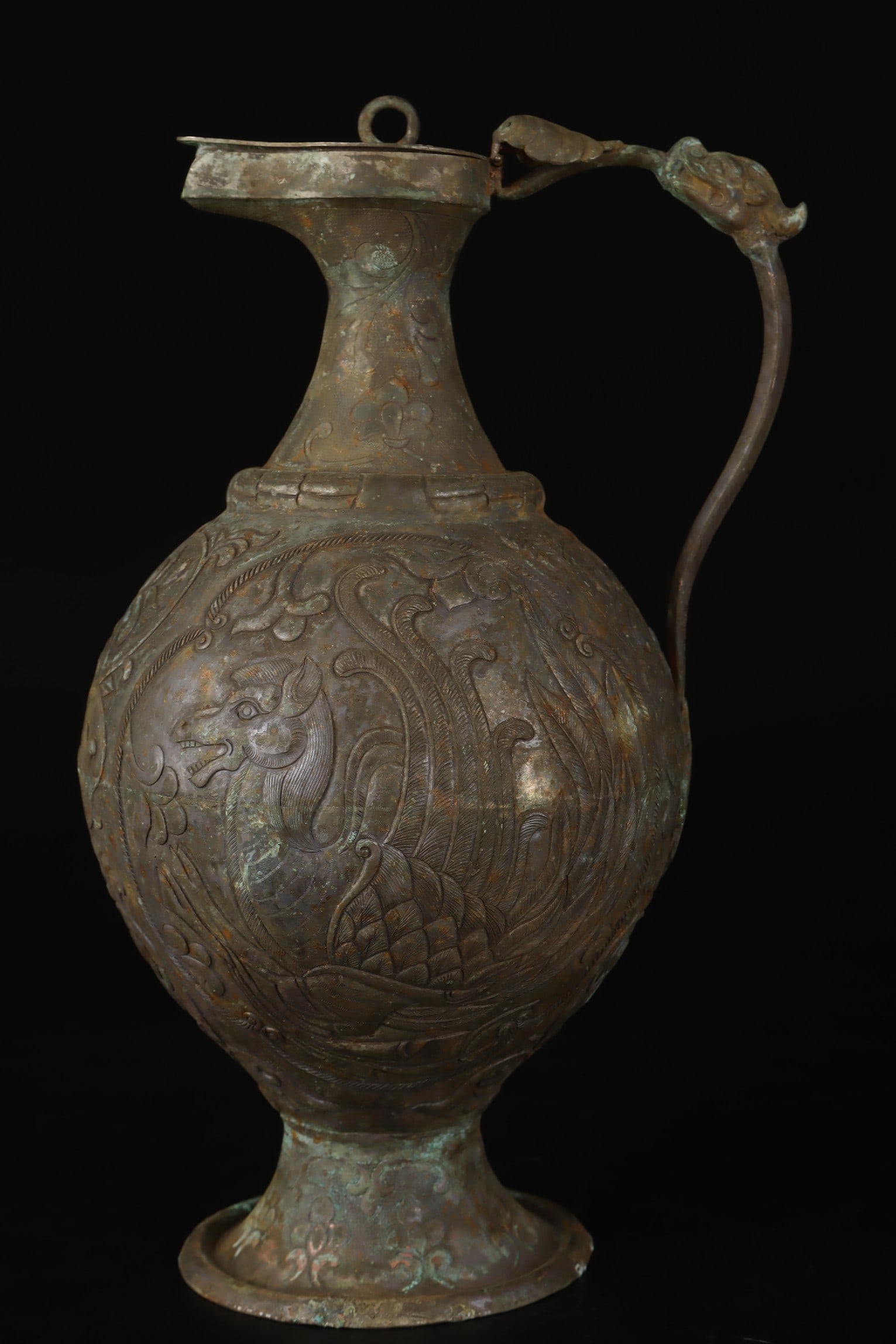 An Exquisite Silver Auspicious Beast Pattern Ewer: An Exquisite Silver Auspicious Beast Pattern Ewer,Tang Dynasty,China,Zhenguan Four-character Mark,Size:9.8inx5.1in,Weight:495g银瑞兽纹执壶,中国唐&