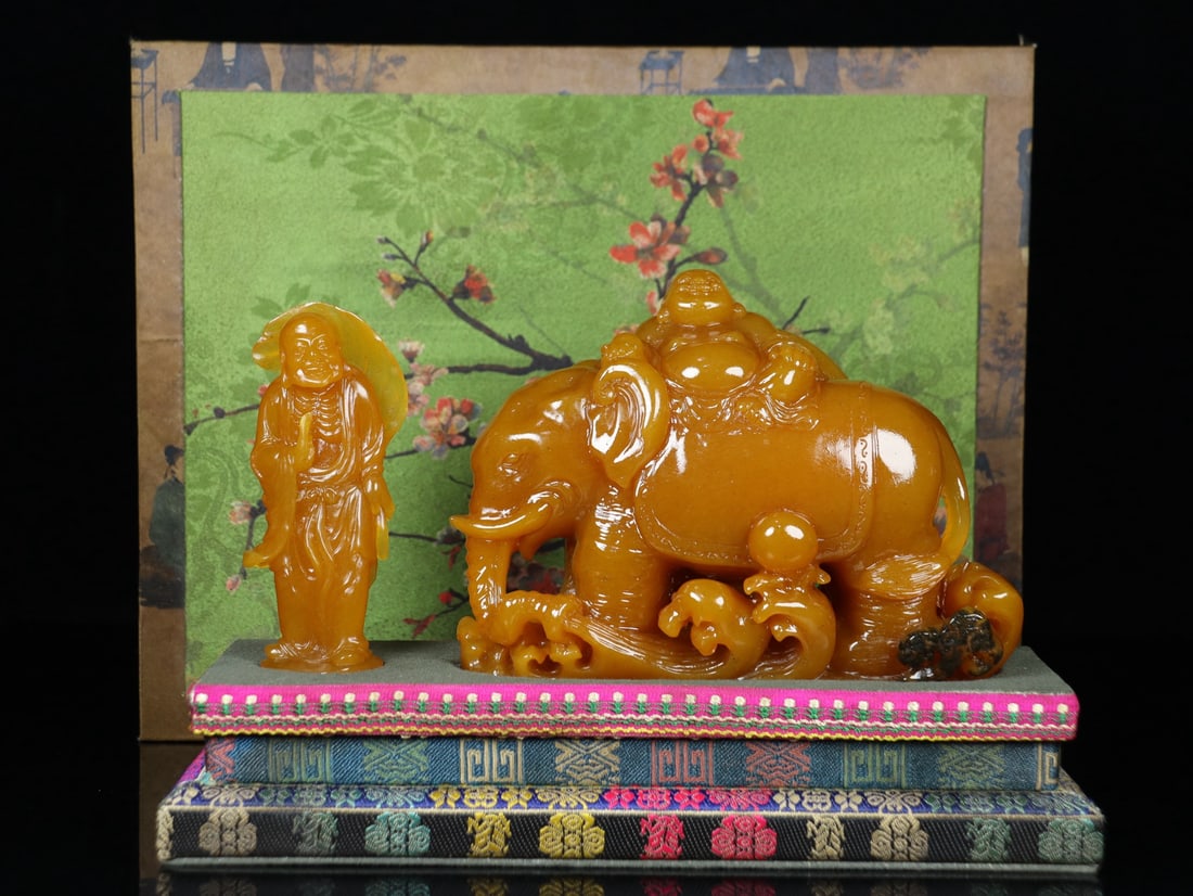 A Set of Fine Tianhuang Stone Figure Elephant Ornaments: A Set of Fine Tianhuang Stone Figure Elephant Ornaments,Qing Dynasty, China,Yuxuan Mark,Size:6.3inx9.4inx3.1in,Weight:1188g一套田黄石人物大象Ā