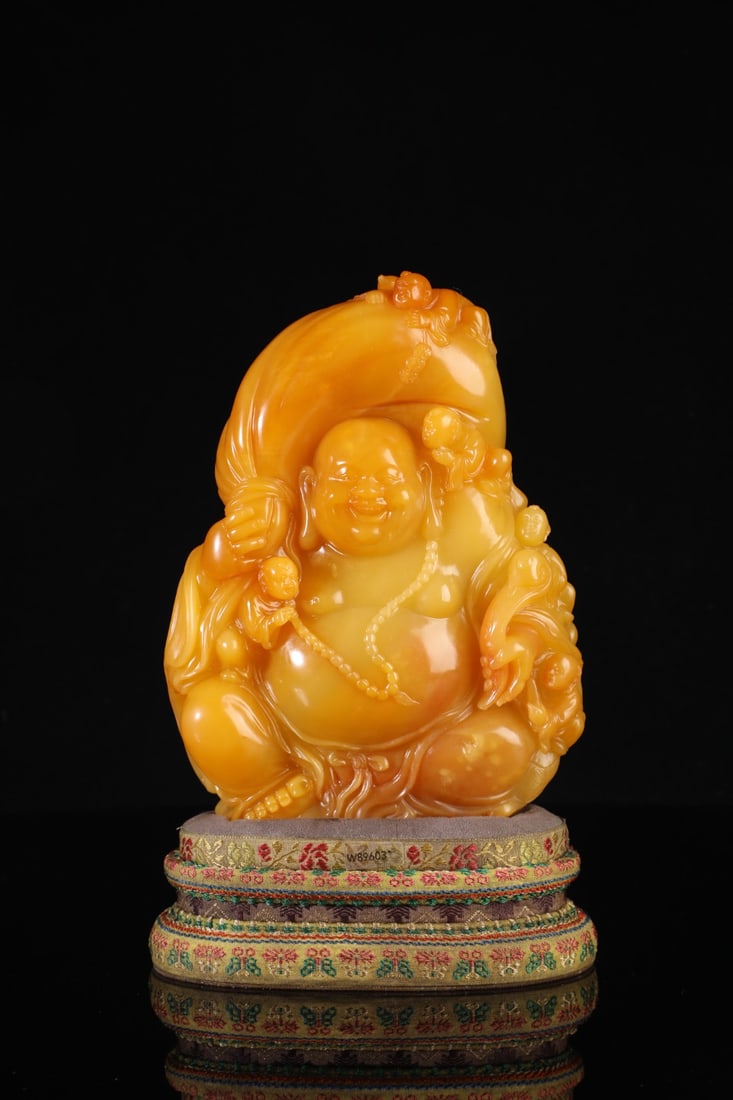 An Exquisite Shoushan Stone Statue of Maitreya Buddha Ornament: An Exquisite Shoushan Stone Statue of Maitreya Buddha Ornament Qing Dynasty, China Size:7.7inx5.9inx2in Weight:2047g寿山石童子戏弥勒佛摆