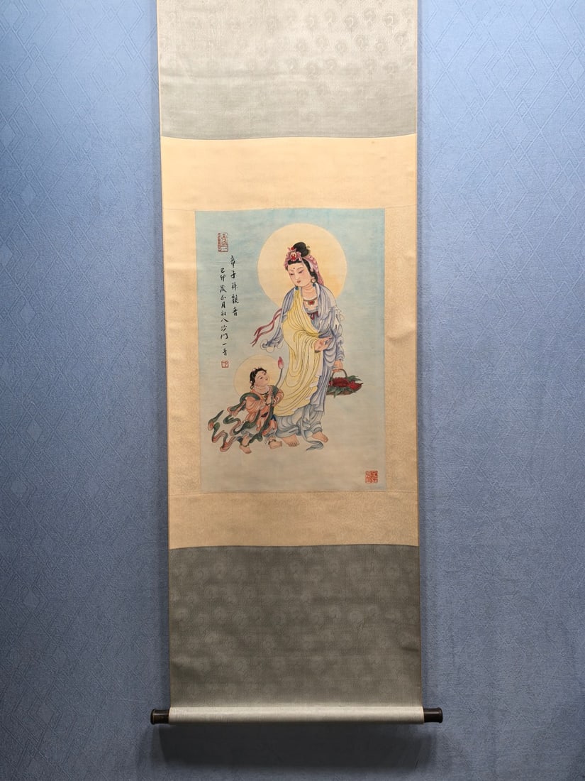 A Chinese Vertical Scroll Ink Painting of Avalokitesvara on Paper,Hong Yi: A Chinese Vertical Scroll Ink Painting of Avalokitesvara on Paper,Hong YiSize:(Without frame)17.3inx25.8in一幅中国水墨观音像图立๘
