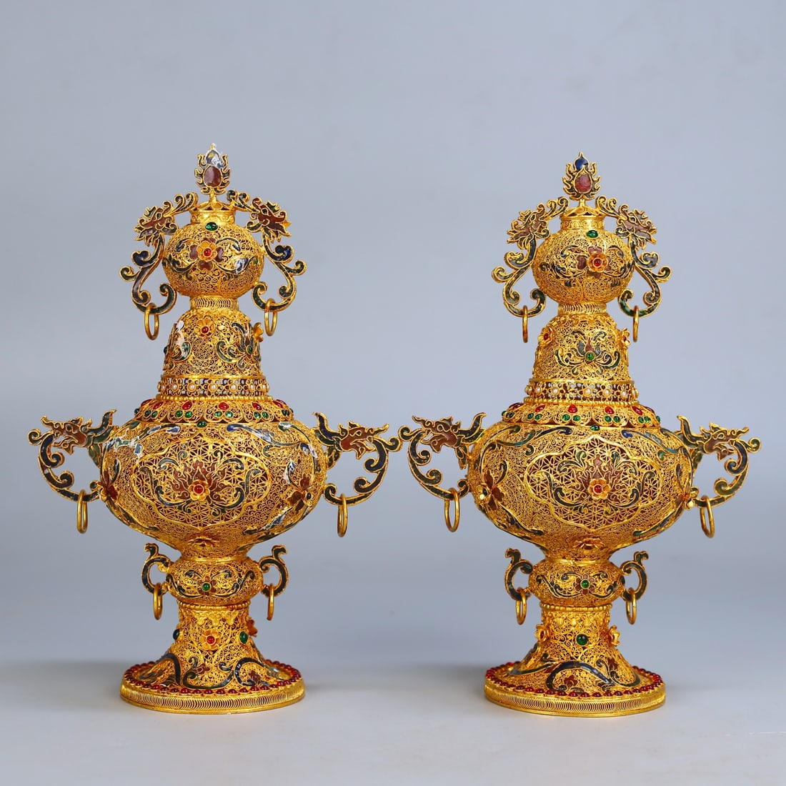 A Pair of Exquisite Filigree and Gilding Inlaid Gems Flower Pattern Dragon-Ears Ornaments: A Pair of Exquisite Filigree and Gilding Inlaid Gems Flower Pattern Dragon-Ears Ornaments,Qing Dynasty,China,Qianlong Four-character Mark,Size:10.2inx6.7in,Weight:850g一对花丝&