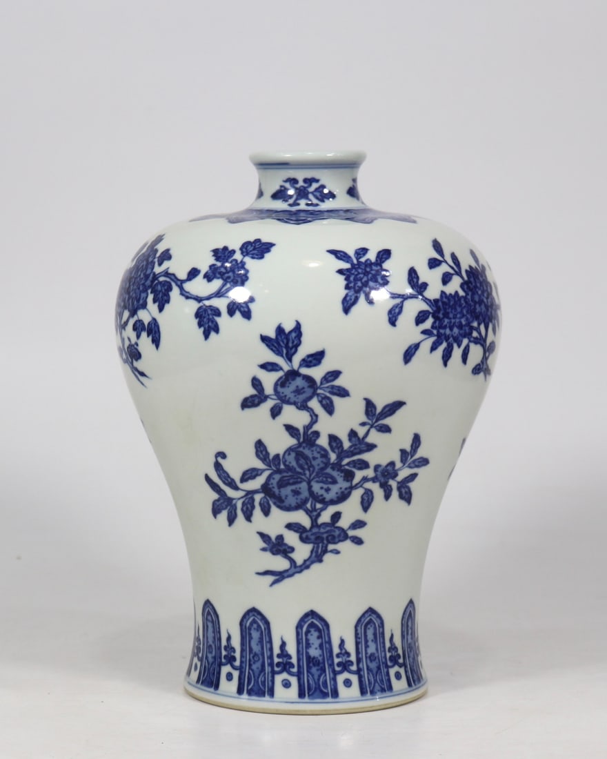 An Exquisite Blue and White Flower and Fruit Pattern Vase: An Exquisite Blue and White Flower and Fruit Pattern Vase,Qing Dynasty,China,Yongzheng Six-character Mark,Size:10.4inx6.7in青花花果纹瓶,中国清