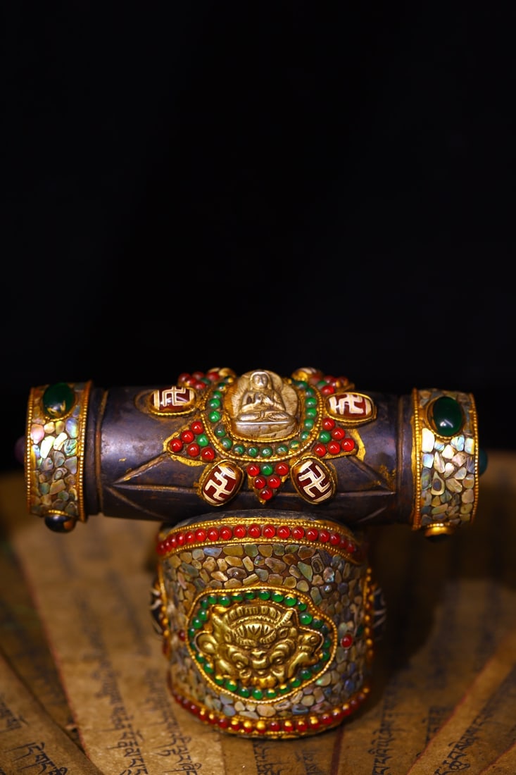An Exquisite Meteorite Inlaid Dzi Bead with Gems Ornament (1 of 9)