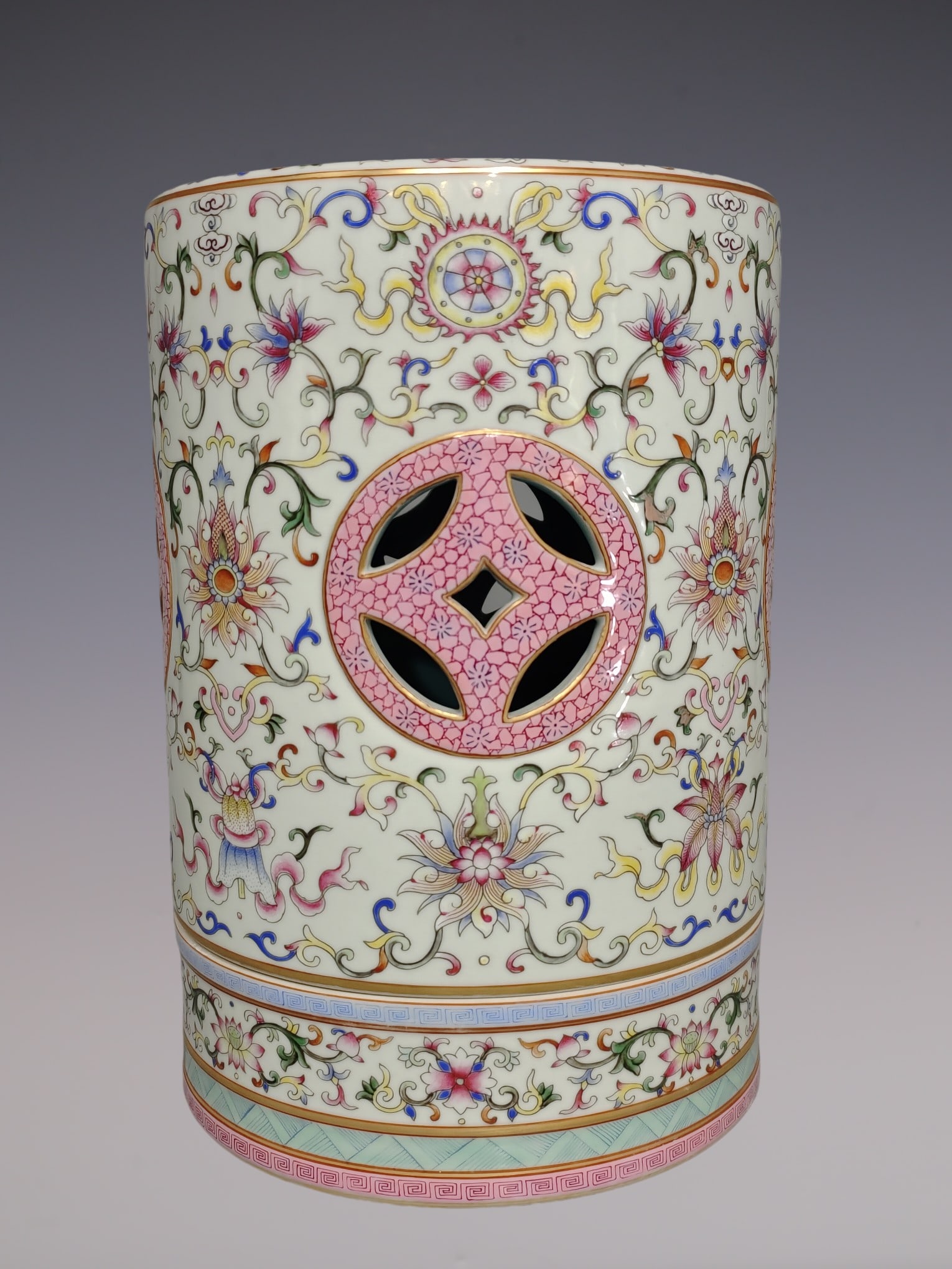 An Exquisite Famille-Rose Lotus Pattern Eight Treasures Pattern Palace Lantern (1 of 9)