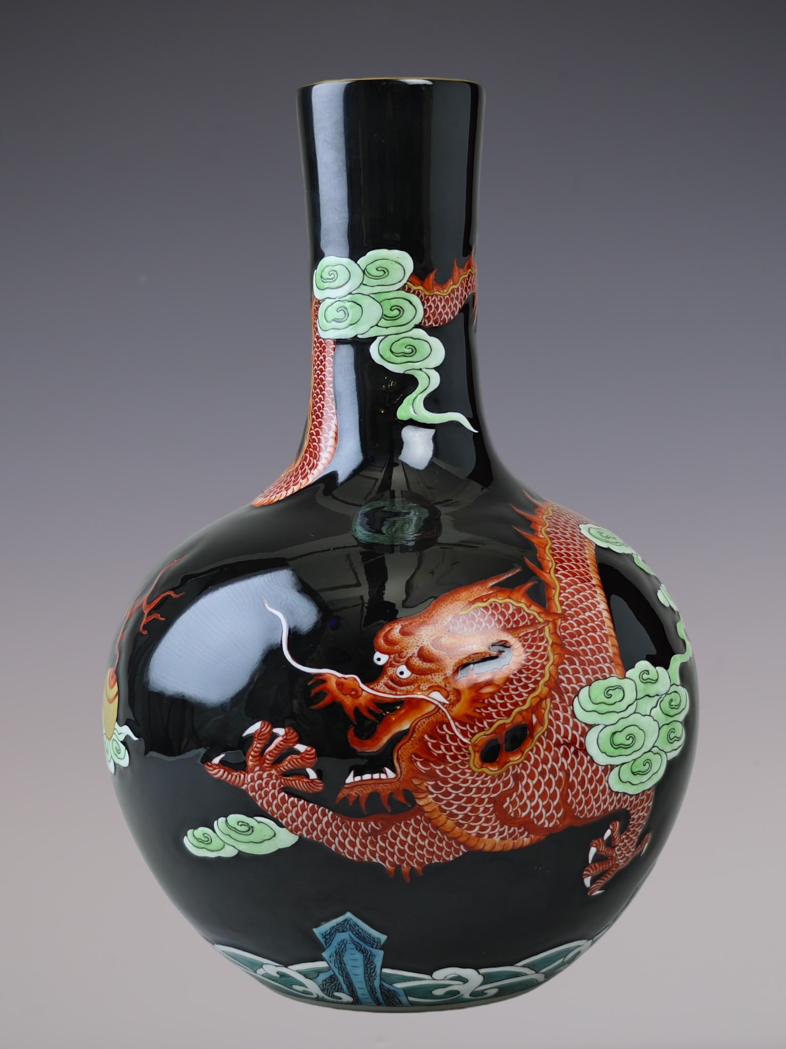 An Exquisite Famille-Rose Dragon Pattern Seawater Pattern Vase (1 of 9)