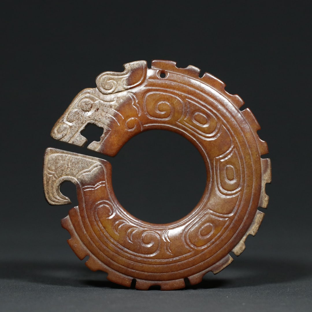 An Exquisite White Jade Dragon-Shaped Pendant: An Exquisite White Jade Dragon-Shaped Pendant,W.Zhou,China,Size:3.9inx0.4in,Weight:139.2g白玉龙形挂件,中国西周时期,Size:9.8cmx1.