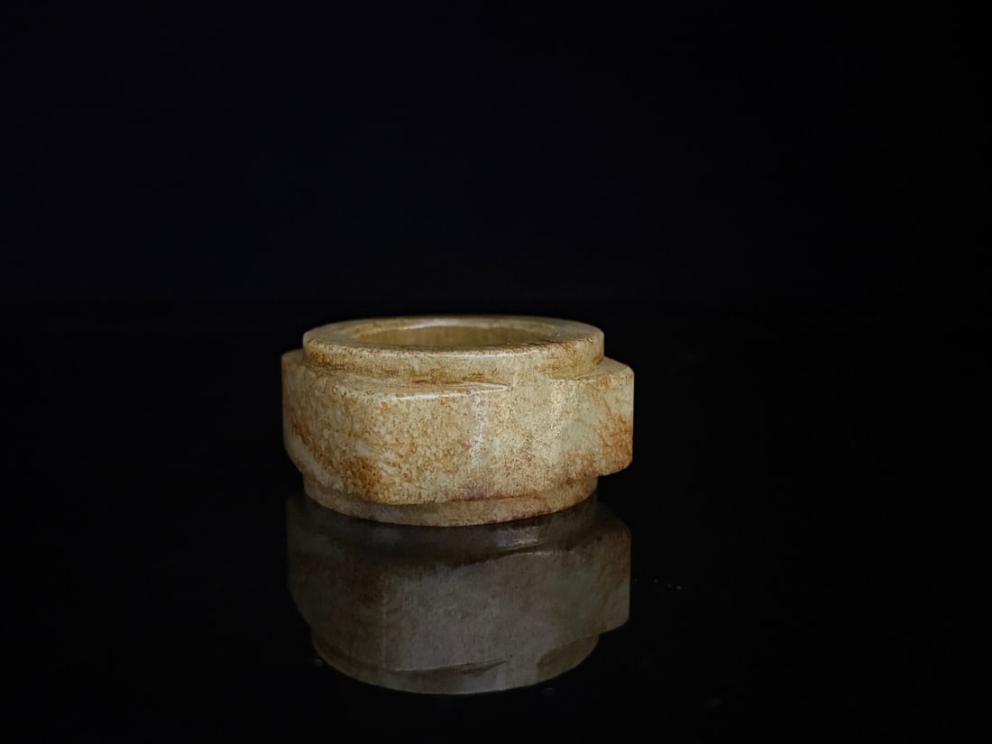 An Exquisite White Jade Pendant: An Exquisite White Jade Pendant,Qing Dynasty,China,Size:1.8inx0.9in,Weight:69g白玉挂件,中国清代,Size:4.5cmx2.3cm,Weight:69g