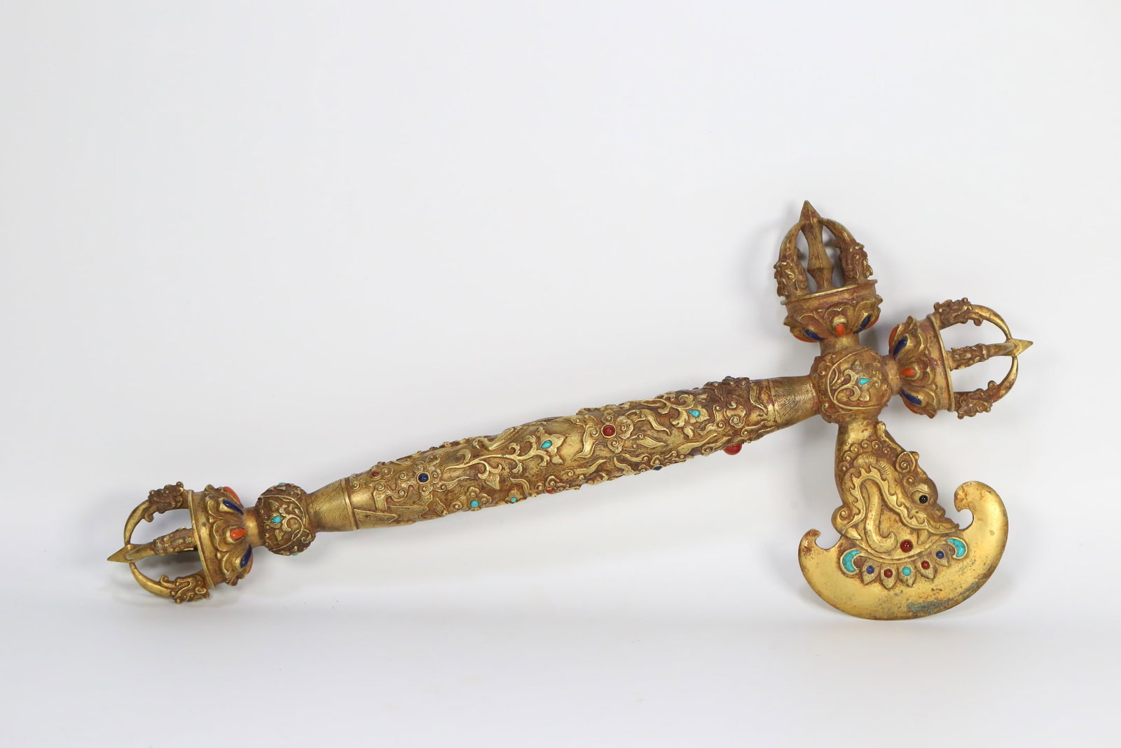 A Huge Gilt Bronze Dragon Pattern Ornament,Inlaid Gems: A Huge Gilt Bronze Dragon Pattern Ornament,Inlaid Gems,Qing Dynasty, ChinaSize:18.9inx8.7inx2.4in,Weight:2455g铜鎏金龙纹摆件,嵌多宝,中