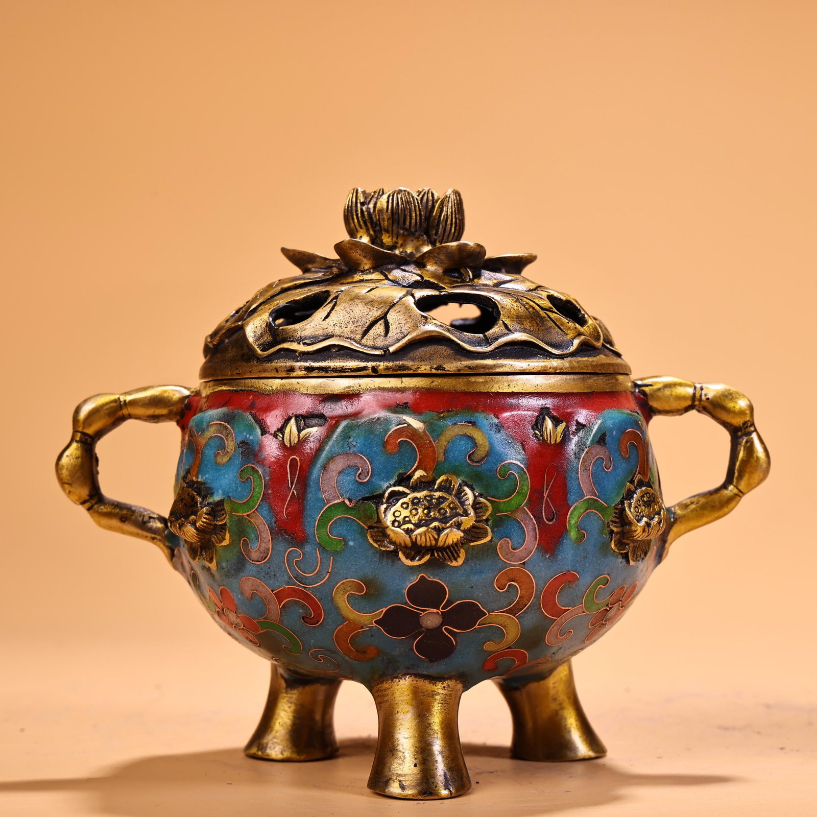 An Exquisite Cloisonne Lotus Pattern Double-Ears and Tripod Censer: An Exquisite Cloisonne Lotus Pattern Double-Ears and Tripod Censer,Qing Dynasty, China,Size:5.1inx5.9in,Weight:600g景泰蓝缠枝莲纹双耳三Ū