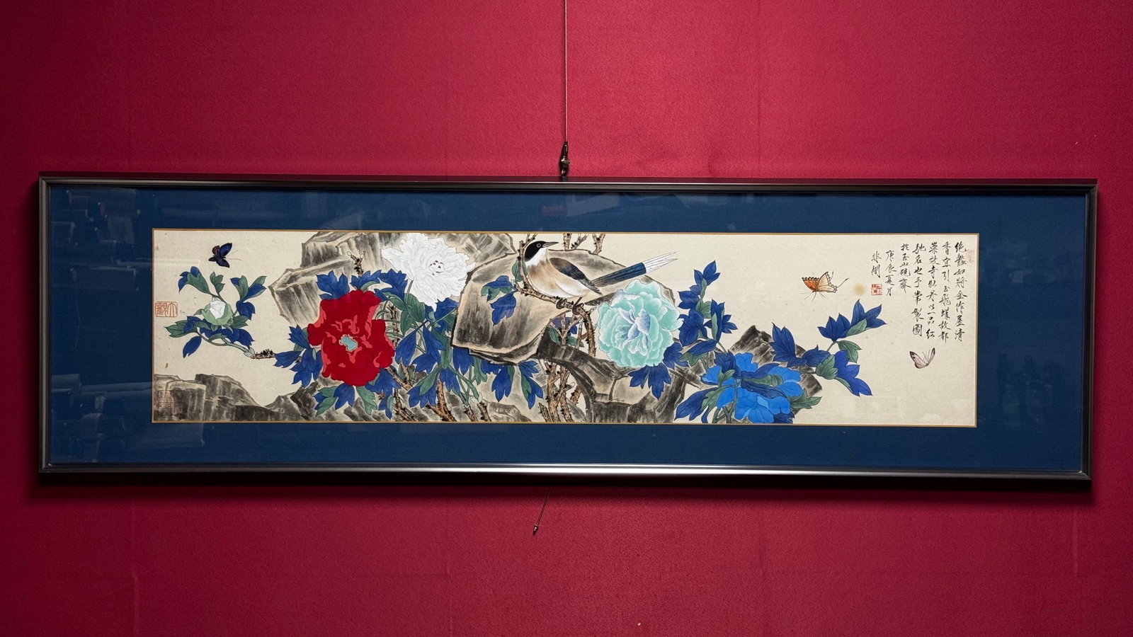 A Chinese Ink Painting of Flower and Bird on Paper With Frame,Yu Feian: A Chinese Ink Painting of Flower and Bird on Paper With Frame,Yu FeianSize:(Without frame)51.2inx11.8in,(Frame)64.6inx18.5in一幅中国水墨花鸟画