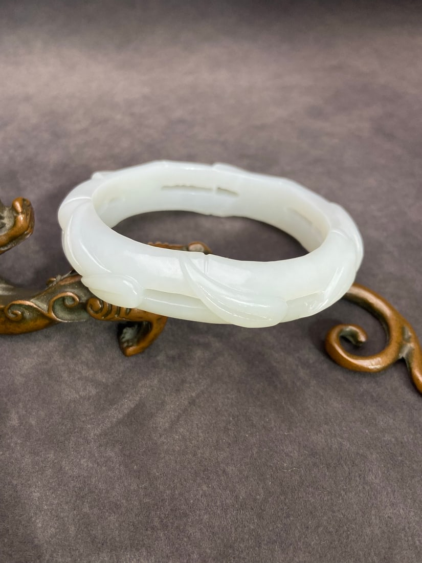 An Exquisite White Jade Bamboo Pattern Bracelets - 3