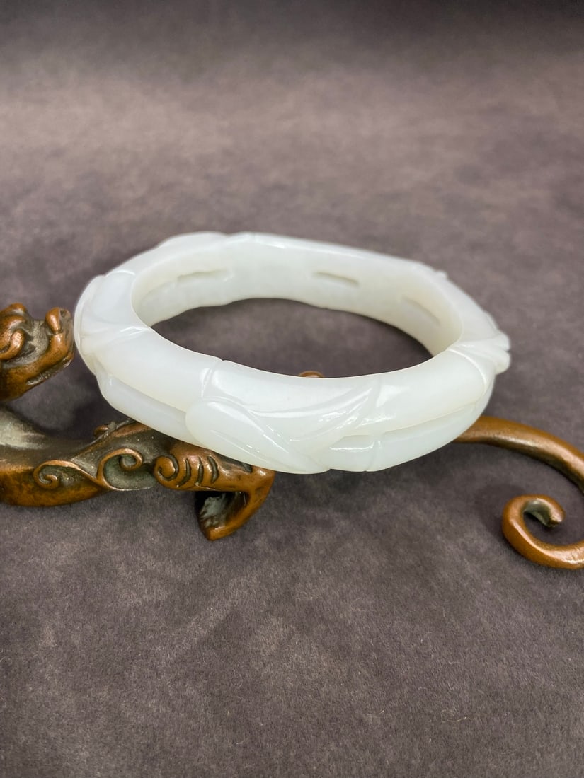 An Exquisite White Jade Bamboo Pattern Bracelets - 4