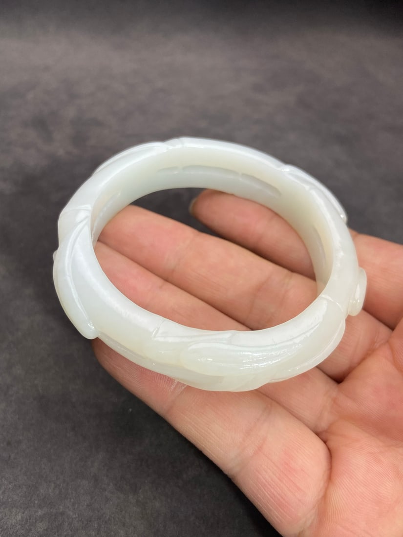 An Exquisite White Jade Bamboo Pattern Bracelets - 9