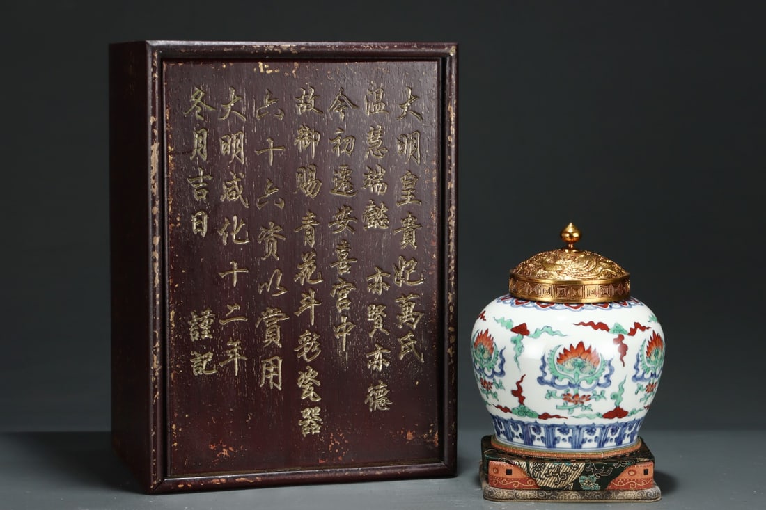 An Exquisite Doucai Flower Pattern Jar - 2