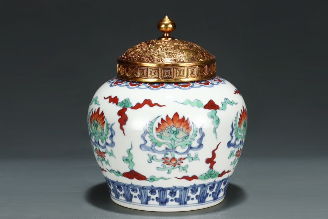 An Exquisite Doucai Flower Pattern Jar - 3