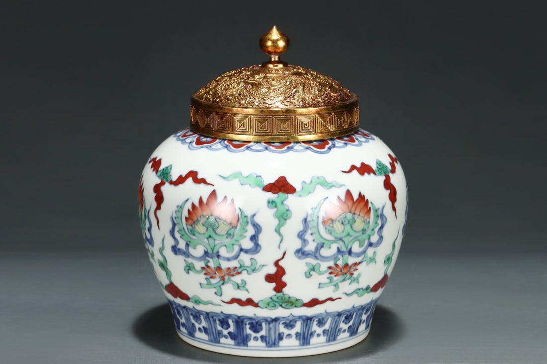 An Exquisite Doucai Flower Pattern Jar - 4