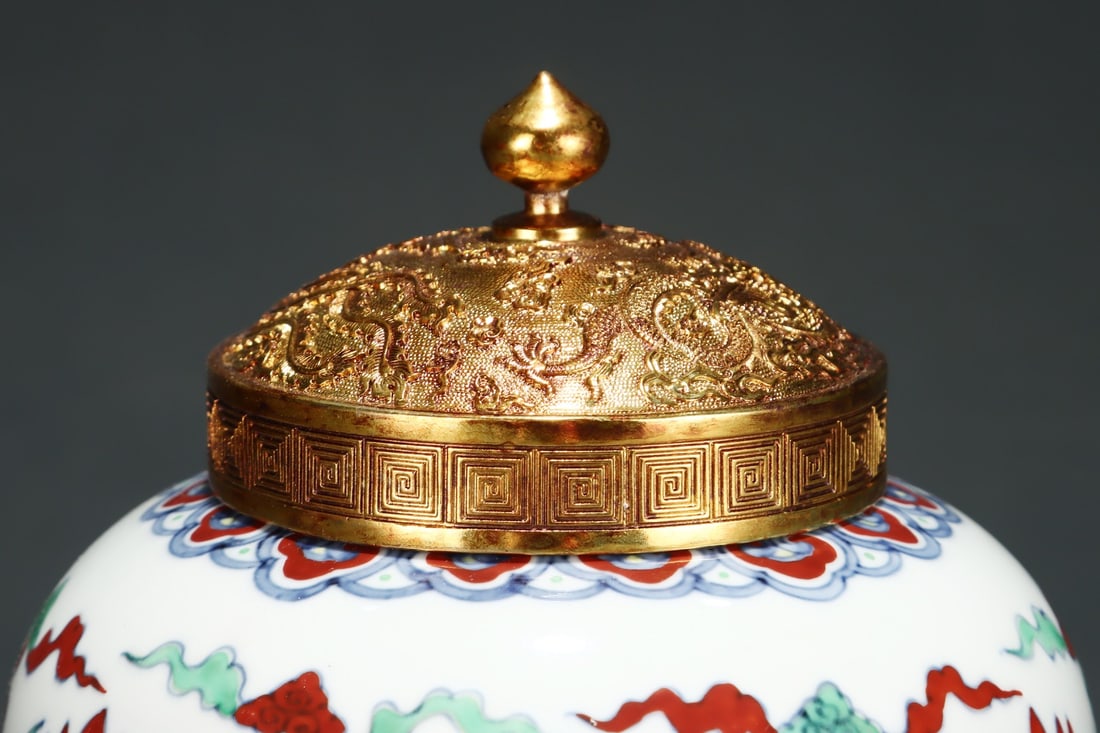 An Exquisite Doucai Flower Pattern Jar - 5