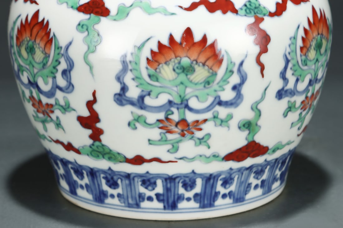 An Exquisite Doucai Flower Pattern Jar - 6