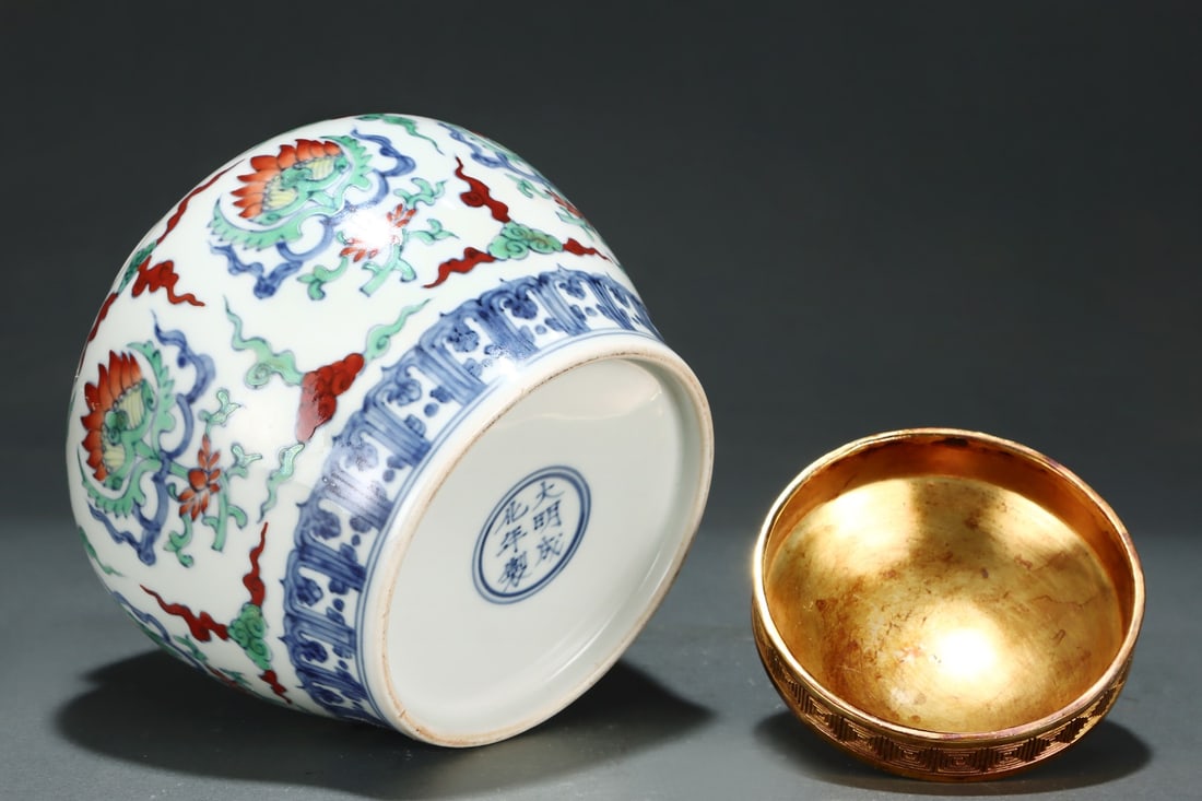 An Exquisite Doucai Flower Pattern Jar - 8