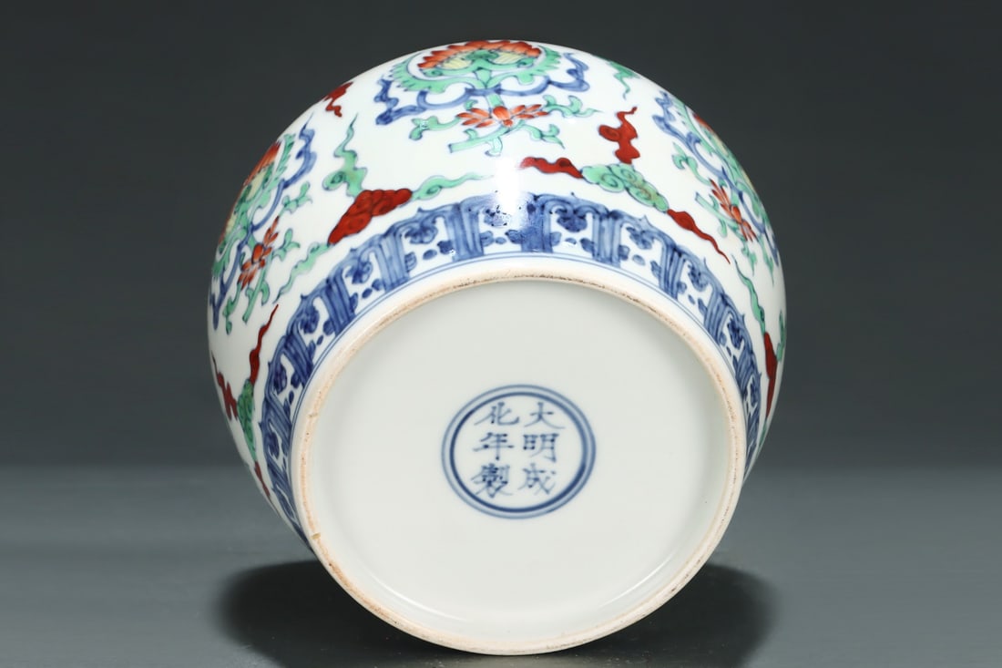 An Exquisite Doucai Flower Pattern Jar - 9