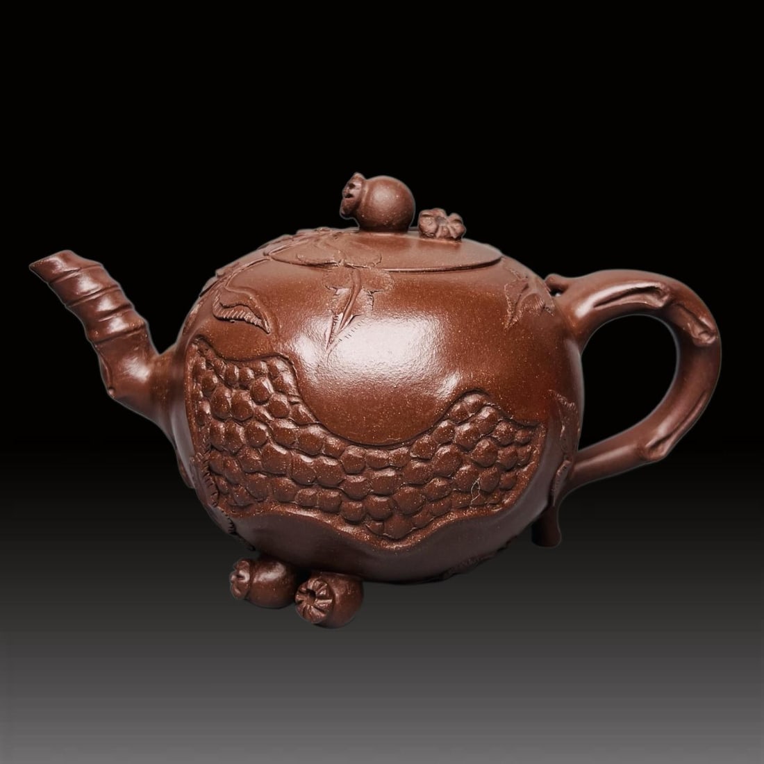 A Exquisite Purple Sands Pomegranate Teapot: A Exquisite Purple Sands Pomegranate Teapot,Republic of China,With Mark,Size:4.5inx5.9in 紫砂石榴壶,民国,带款