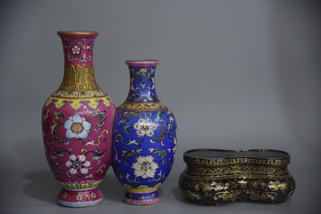 A Exquisite Enamel Flower Pattern Vase - 2