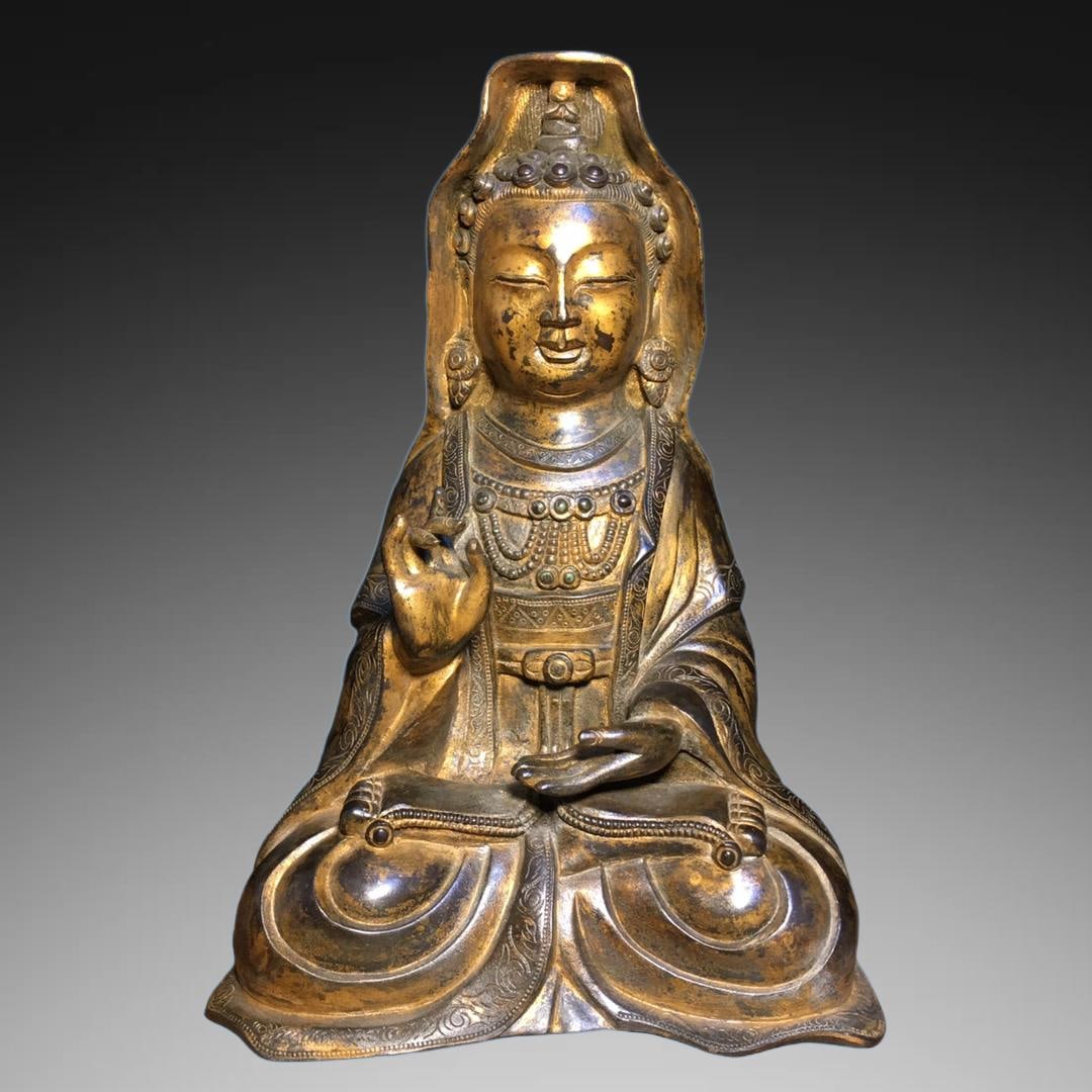 A Exquisite Bronze Statue of Avalokitesvara Ornament: A Exquisite Bronze Statue of Avalokitesvara Ornament,Ming Dynasty, China,Size:8.3inx5.5in,Weight:3230g 铜造观音摆件,中国明代