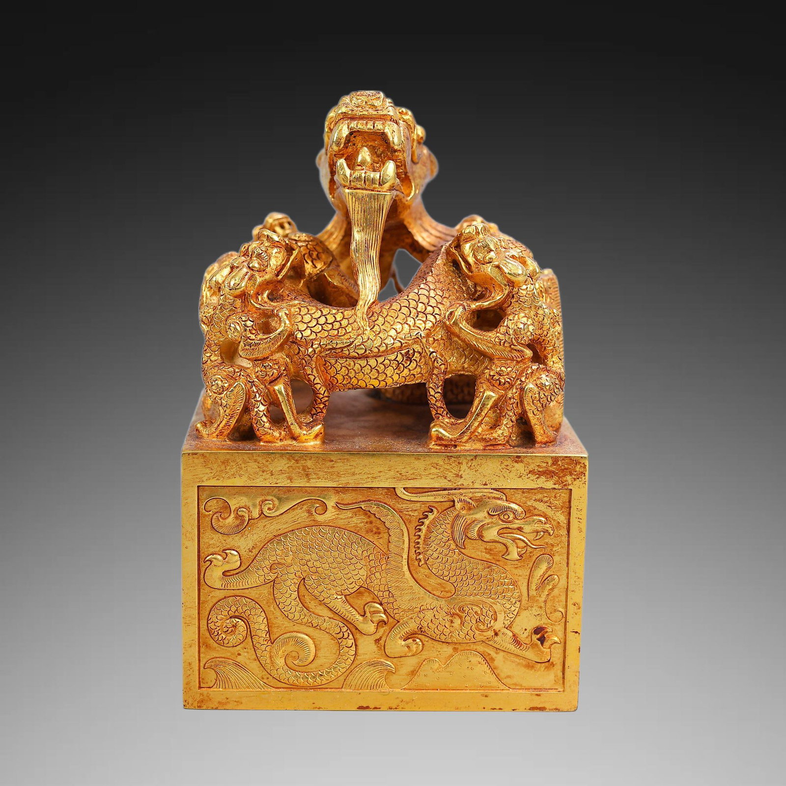 A Exquisite Gilt Bronze Dragon Seal