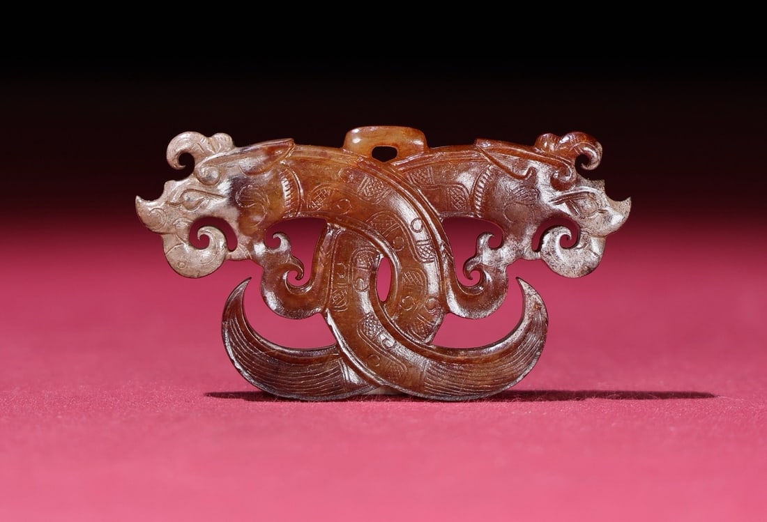 A Exquisite Gaogu Jade Dragon Jade Pendant (1 of 8)