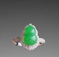 A Exquisite Diamond Inlaid Jadeite Gourd Ring: A Exquisite Diamond Inlaid Jadeite Gourd Ring,Size:0.4inx0.3inx0.1in 钻石镶冰种阳绿葫芦戒指