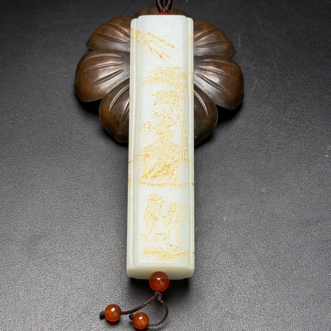 A Exquisite Hotan Jade Painted Gold Landscape Figures Pattern Handheld Carving: A Exquisite Hotan Jade Painted Gold Landscape Figures Pattern Handheld Carving,Qing Dynasty, China,Size:0.8inx0.7inx3.4in, Weight:93g 和田玉描金山水人&#