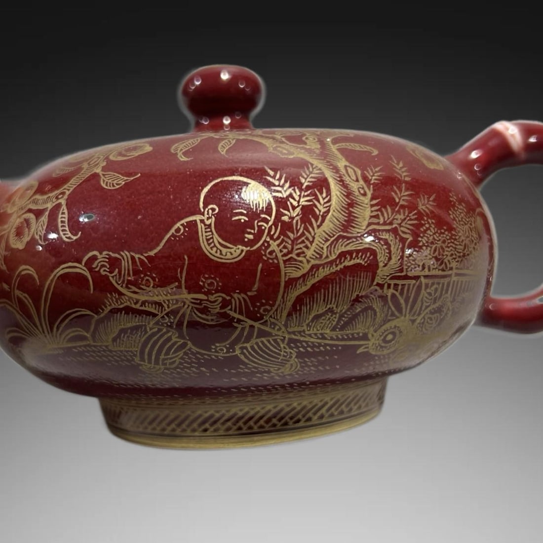 A Exquisite Red Ground Figures Pattern Ewer - 2