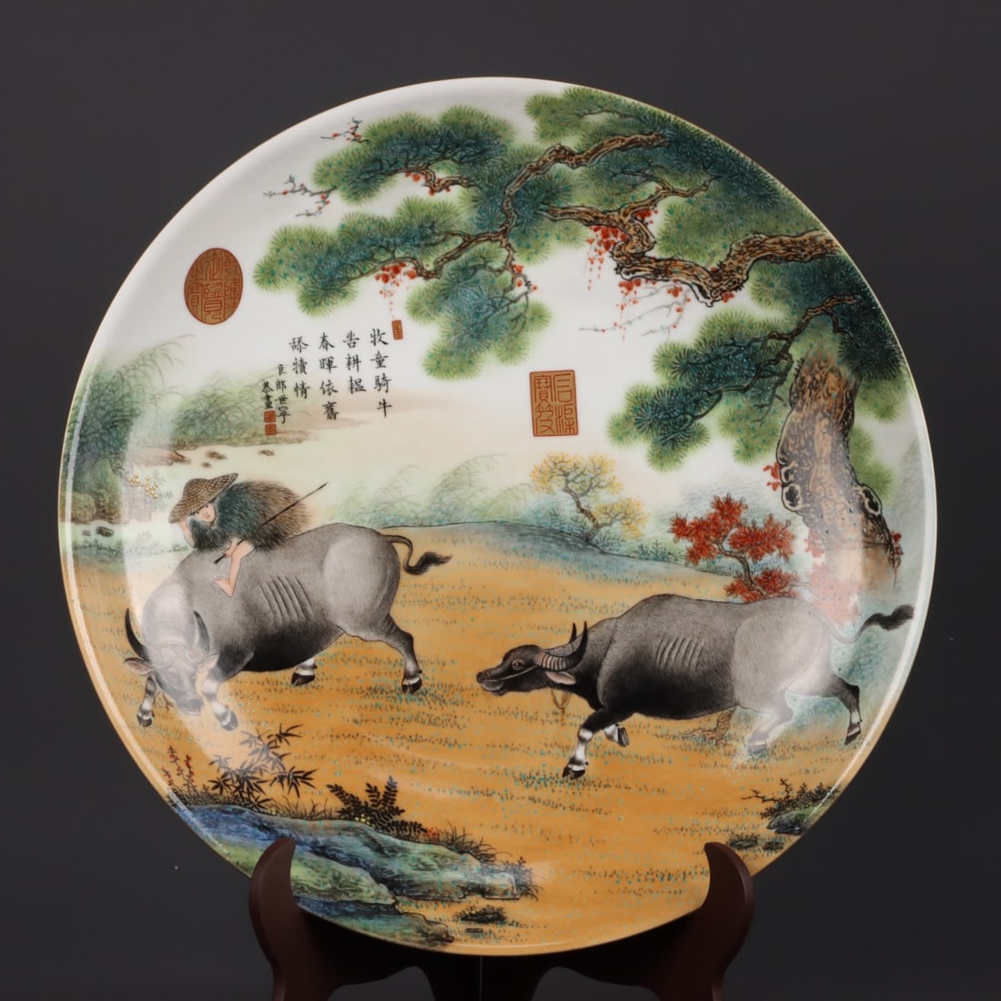 A Exquisite Enamel Painted Gold Buffalo Pattern Plate: A Exquisite Enamel Painted Gold Buffalo Pattern Plate,Qing Dynasty, China,Qianlong Four-character Mark,Size:3.5inx19.7in 珐琅彩描金牛纹盘,中ࢲ