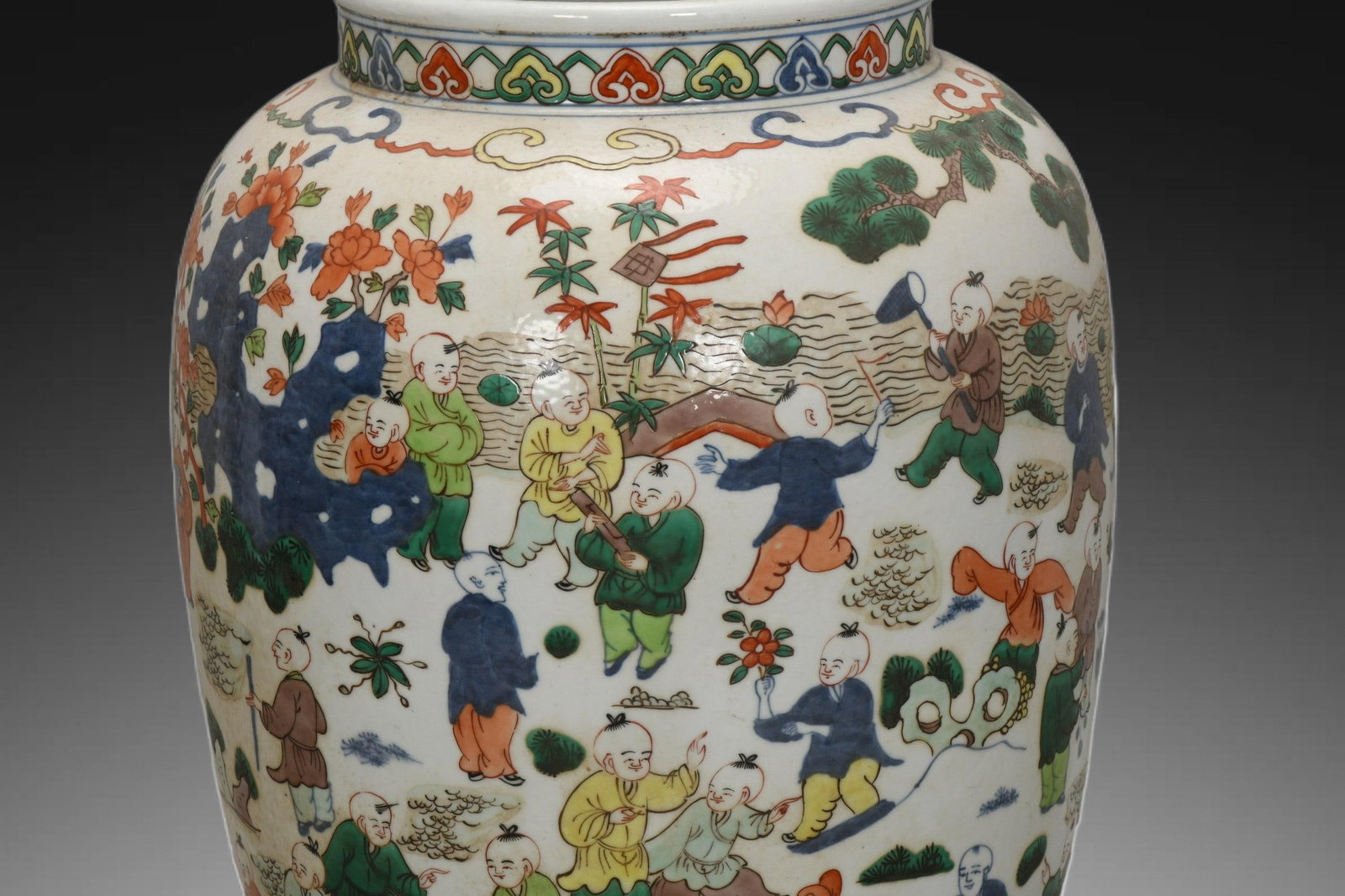 A Exquisite Doucai Figures Pattern Jar - 8