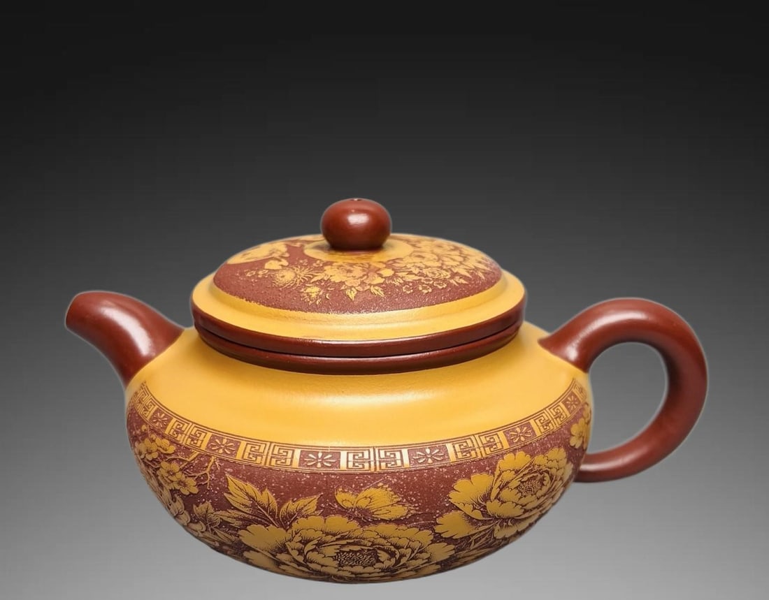 A Exquisite Purple Sands Flower Pattern Flat Teapot: A Exquisite Purple Sands Flower Pattern Flat Teapot,Republic of China,With Mark,Size:3.1inx4.3in 紫砂花卉纹扁壶,民国,带款