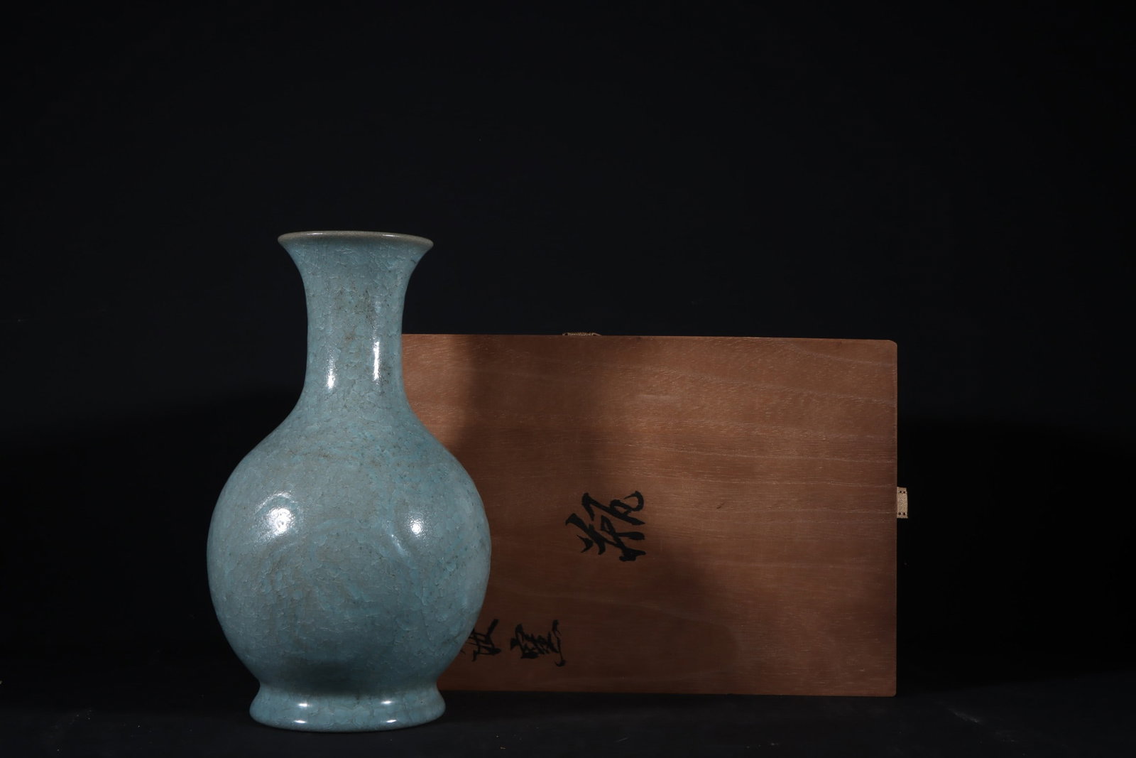 A Exquisite Ru Kiln Sky Blue Glazed Ice Crackle Pattern Vase: A Exquisite Ru Kiln Sky Blue Glazed Ice Crackle Pattern Vase,Song Dynasty, China,Size:8.7inx5.1in 汝窑天青釉冰裂纹瓶,中国宋É